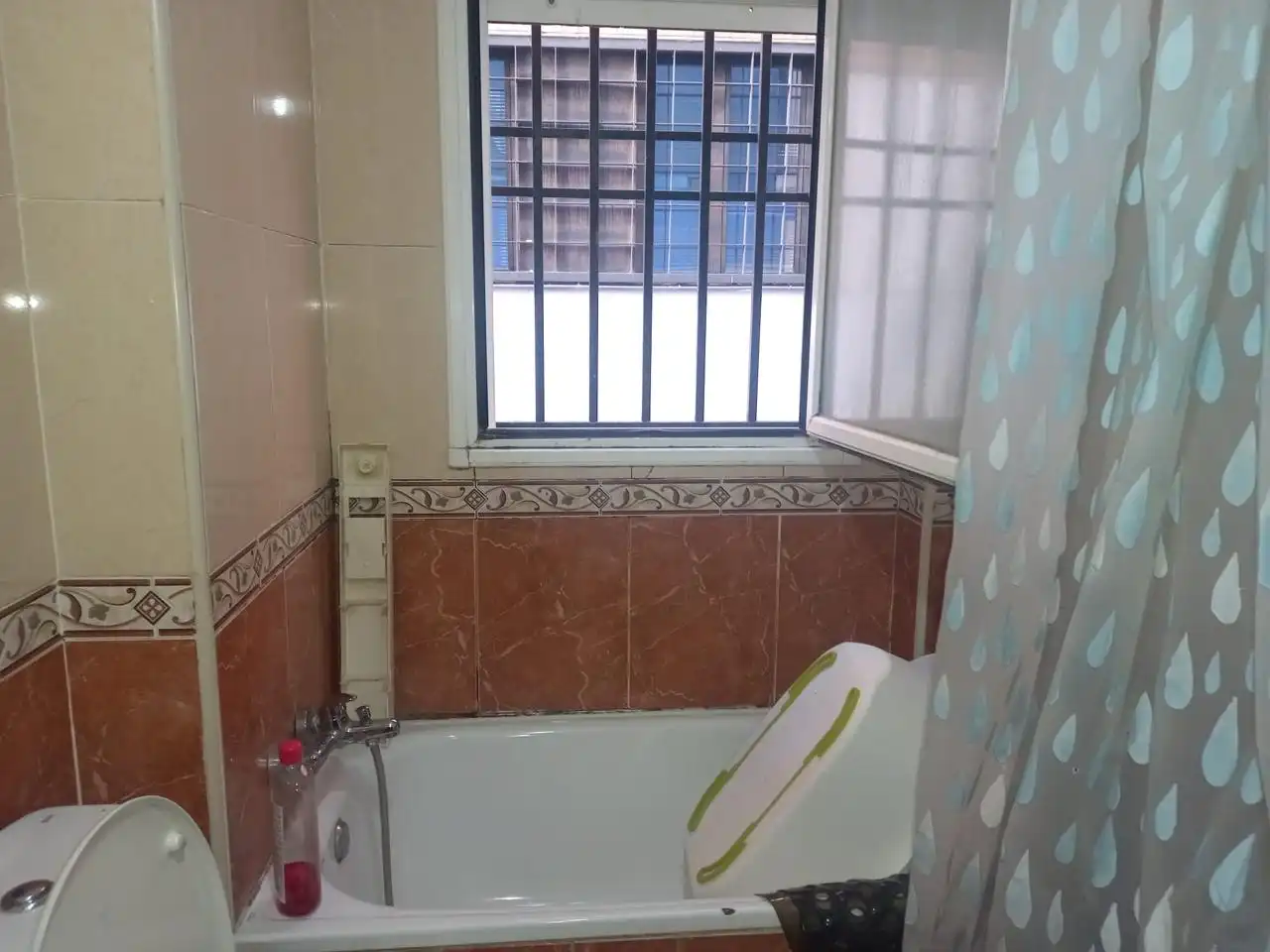Badezimmer von Erdgeschoss zum Verkauf in Zaragoza mit Heizung und Abstellraum