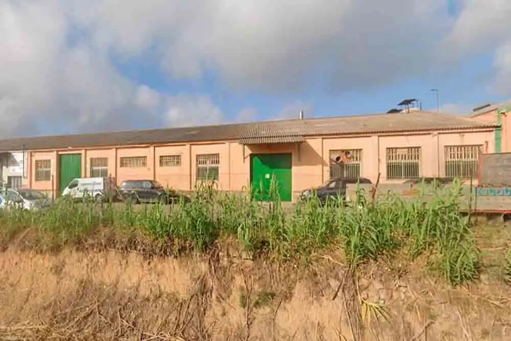 Vista exterior de Nave industrial en venta en Requena