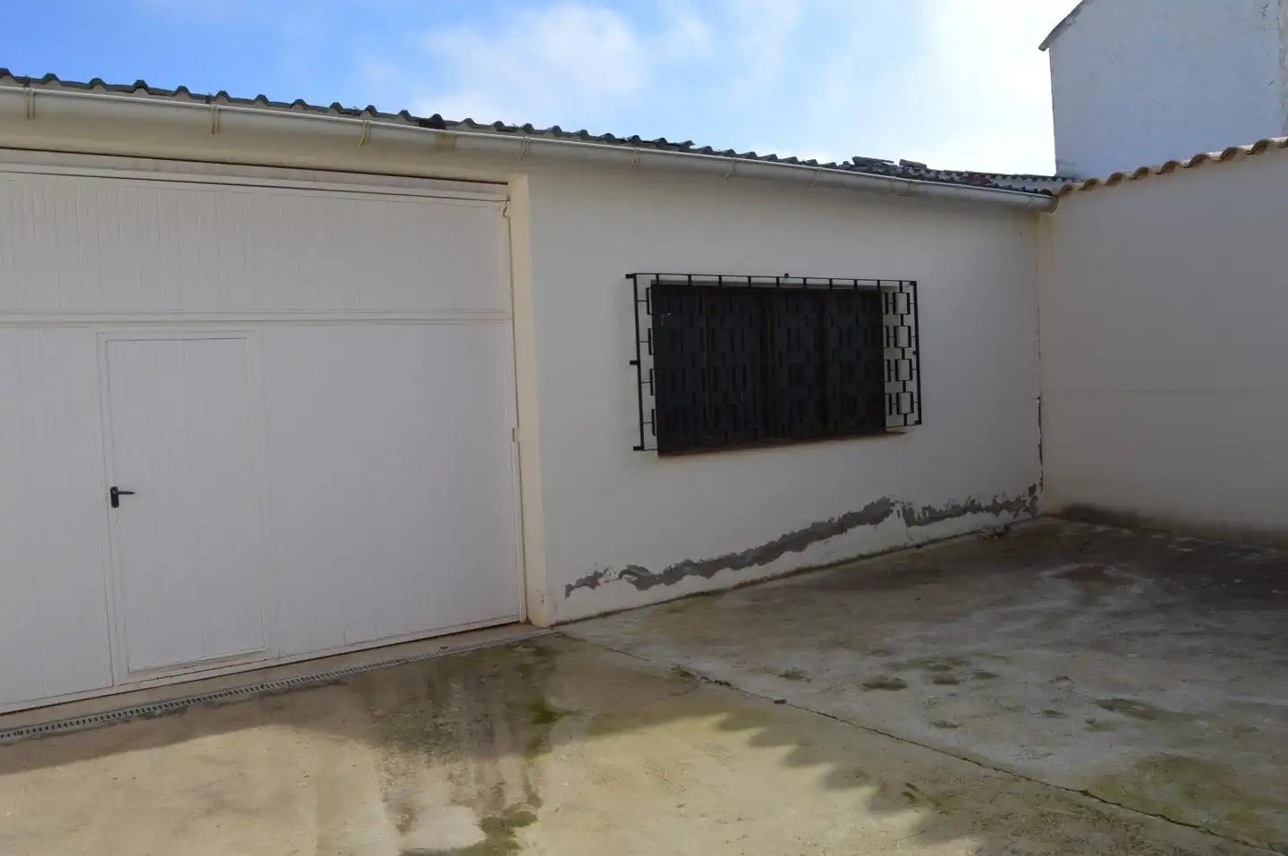 Vista exterior de Casa o xalet en venda en Torrubia del Campo amb Calefacció, Traster i Moblat