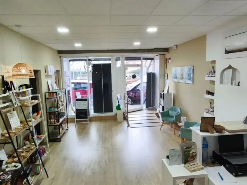 Local comercial en traspaso en Carrer d'Esteve Paluzie 4, imagen 2