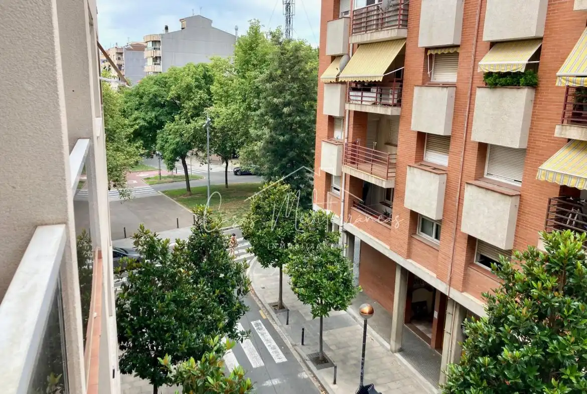 Flat with lift for sale in Carrer de Santa Joaquima de Vedruna