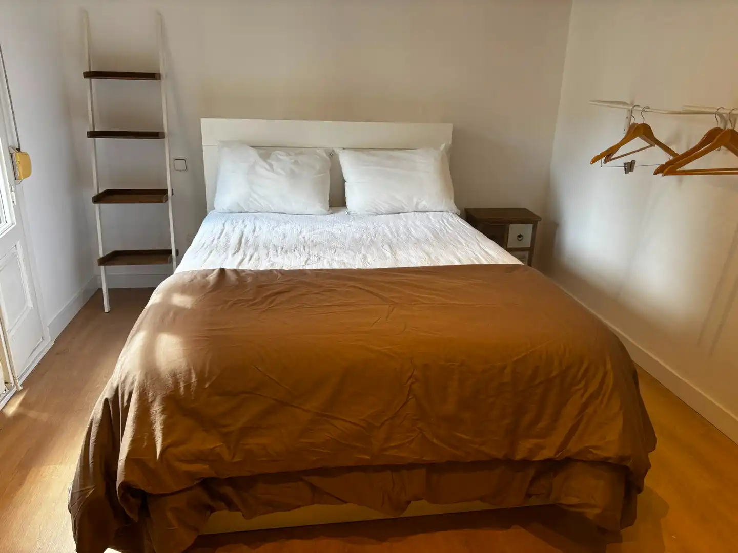 Dormitori de Apartament de lloguer en Zaragoza amb Calefacció, Moblat i Forn