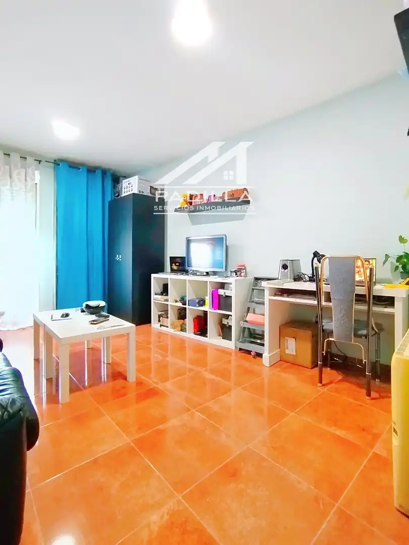 Sala de estar de Piso en venta en Camarena con Calefacción