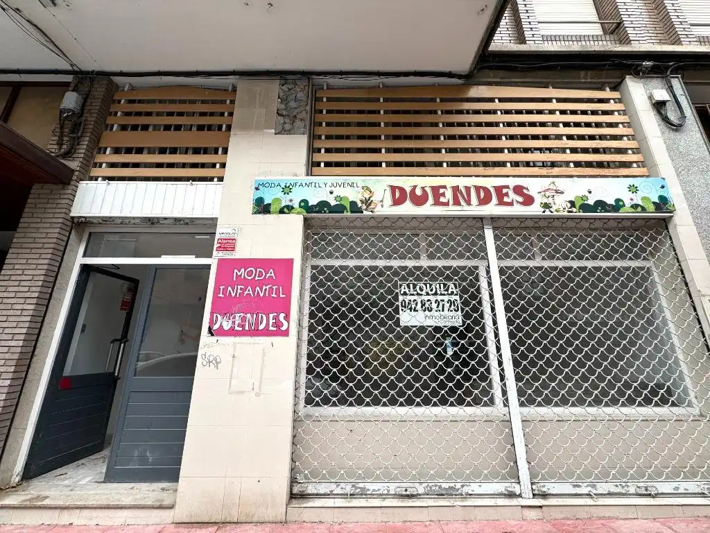 Commercial properties for rent in Calle La Paz, Los Corrales de Buelna