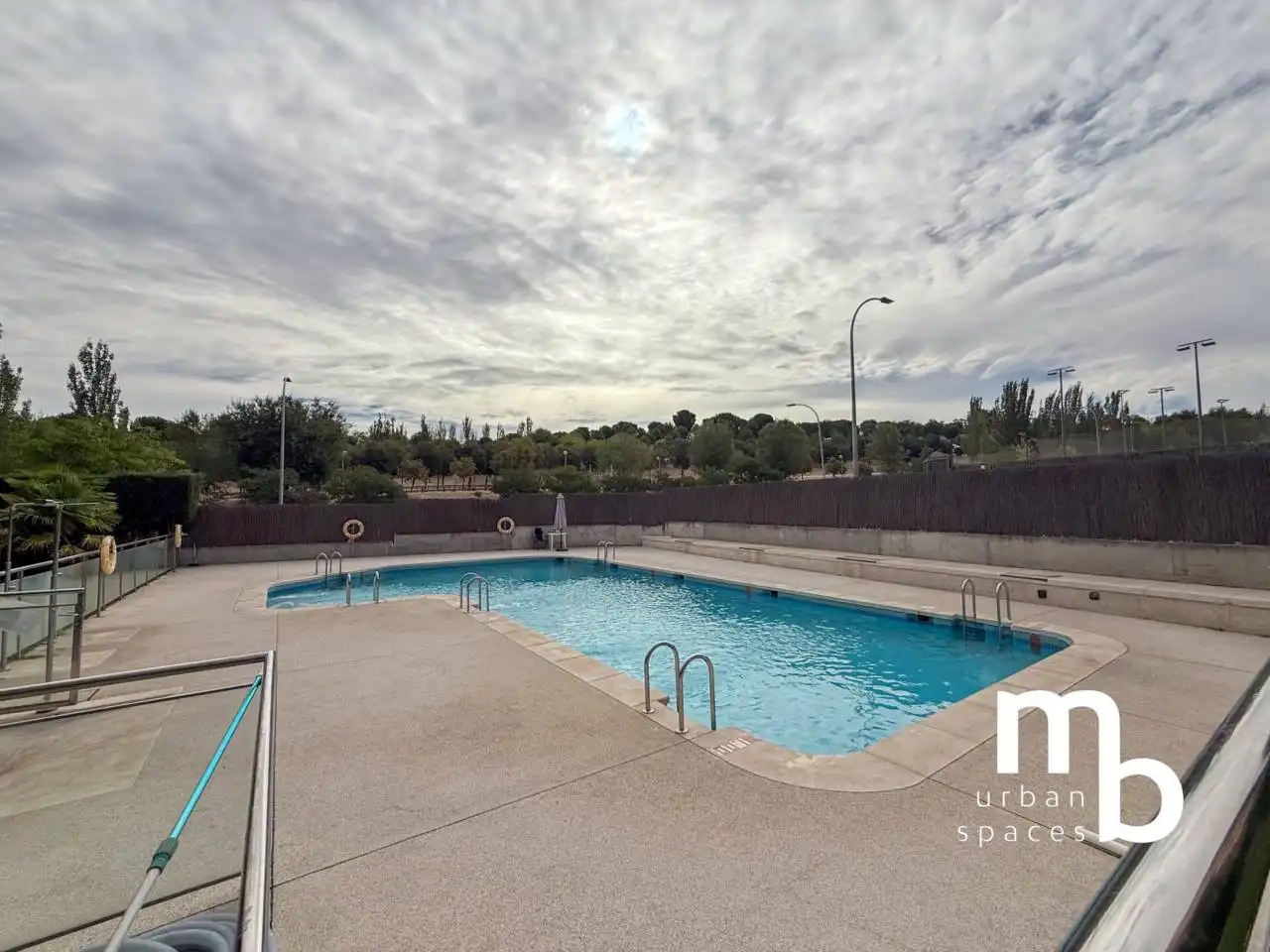 Swimming pool of Flat for rent in Madrid  with Air Conditioner, Heating and Swimming Pool