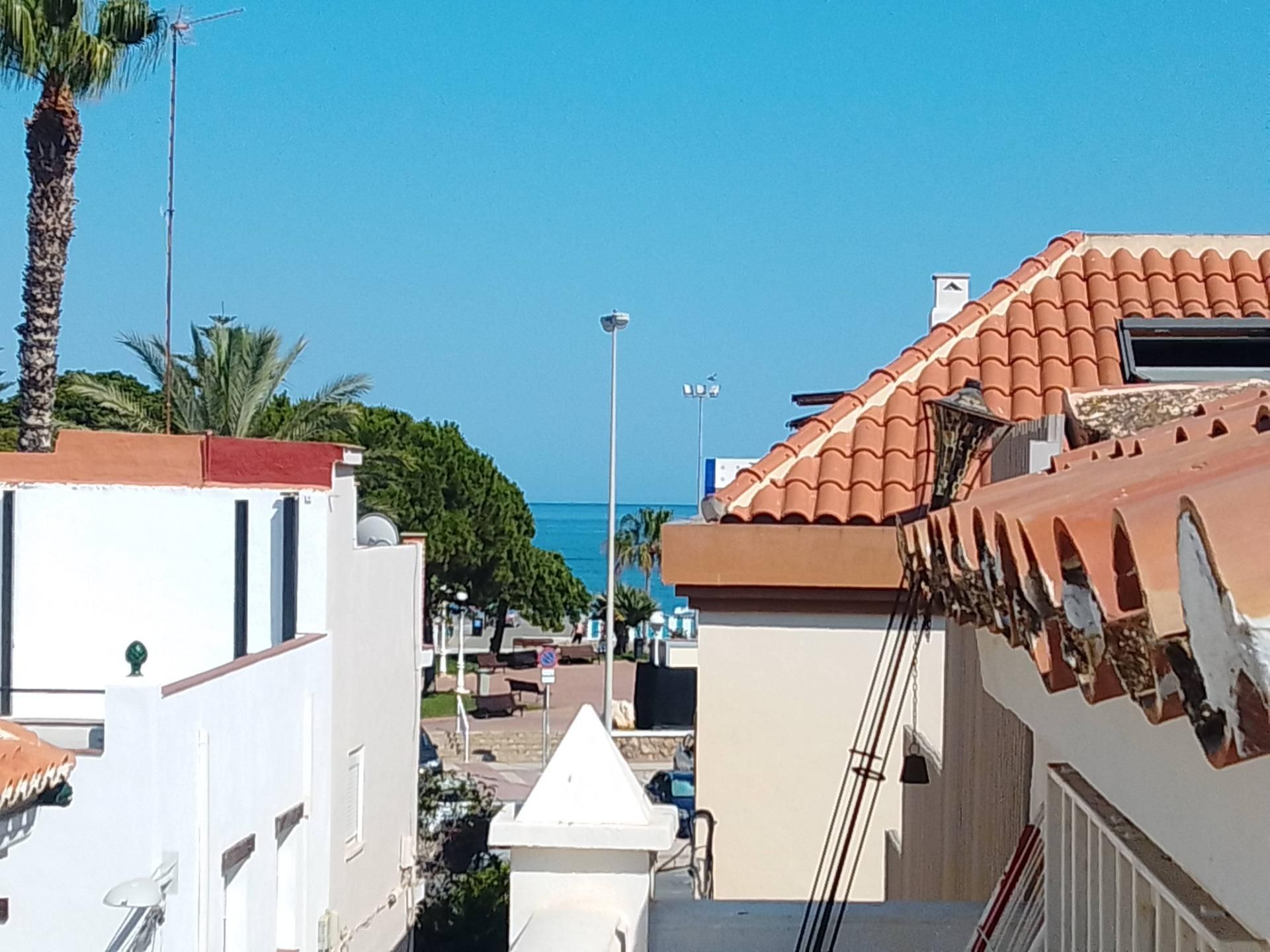 Vista exterior de Casa o xalet en venda en Vélez-Málaga amb Aire condicionat, Terrassa i Balcó