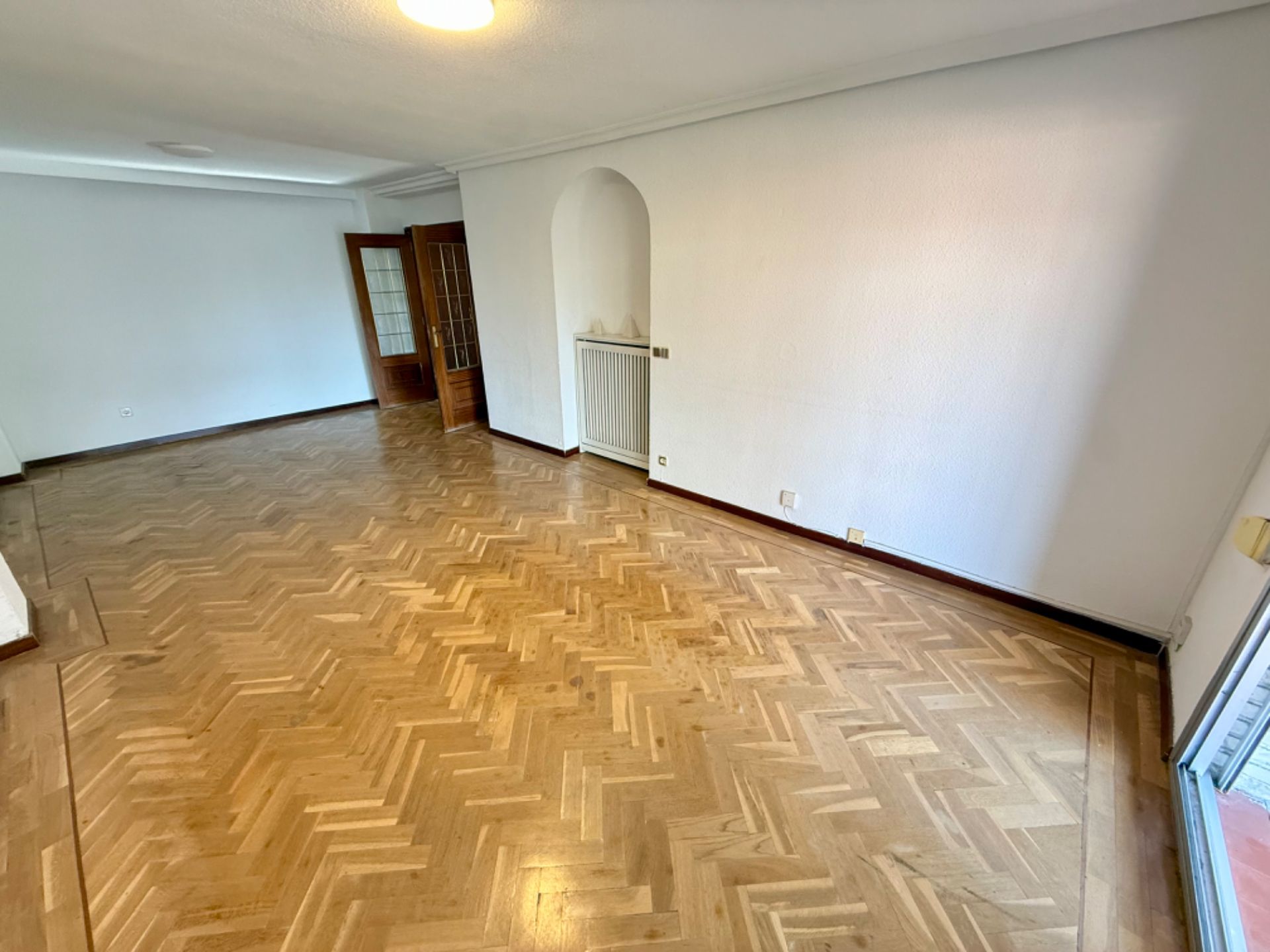 Living room of Flat for sale in  Madrid Capital  with Heating, Private garden and Terrace