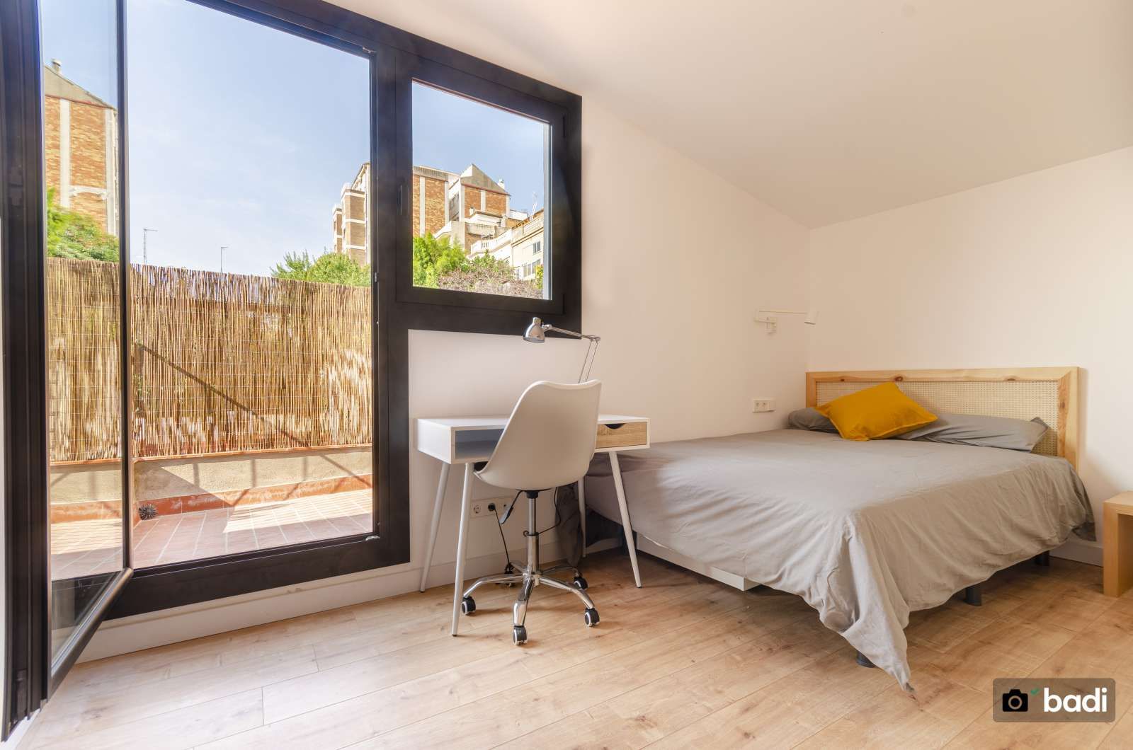 Flat to share in El Coll