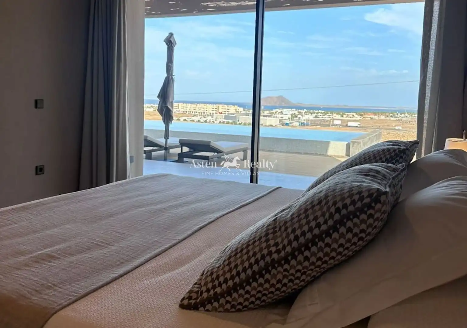 House with pool for sale in Panorama 3 Islas, imagen 8