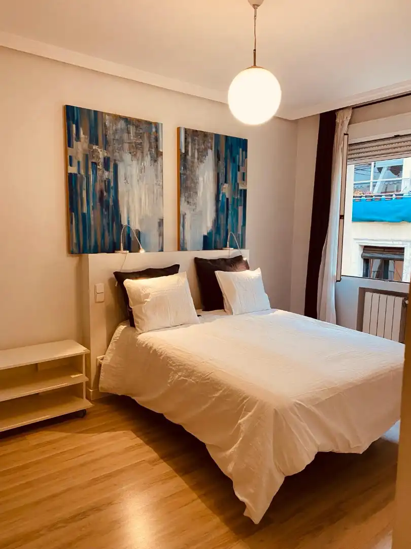 Bedroom of Flat for rent in Madrid  with Air Conditioner, Heating and Parquet flooring