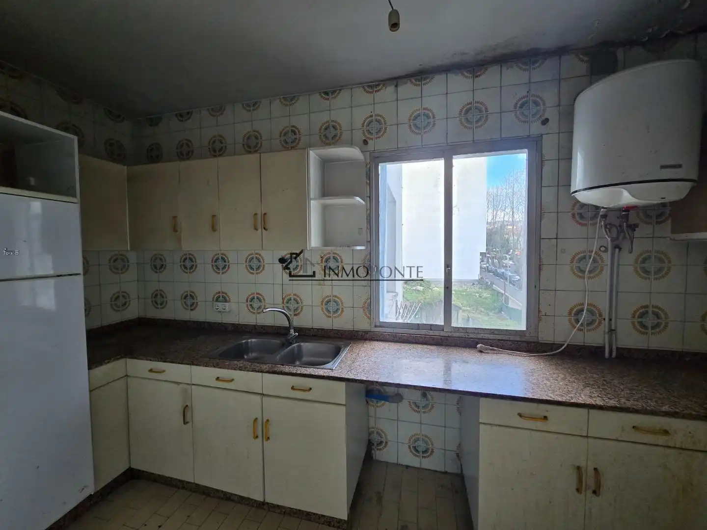 Küche von Wohnung zum Verkauf in Pontevedra Capital  mit Heizung, Parkett und Terrasse