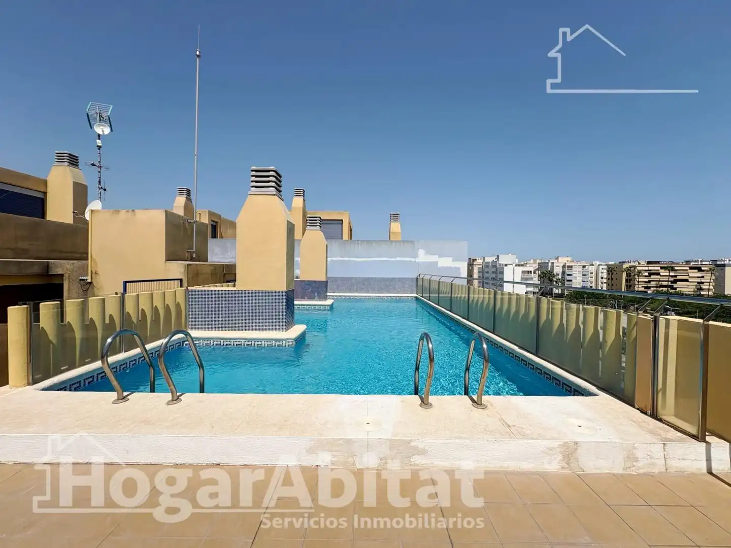 Piscina de Piso en venta en Bellreguard con Aire acondicionado, Calefacción y Jardín privado