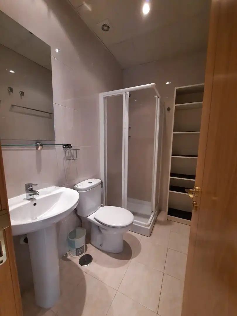 Flat with terrace to rent in Calle Santa Escolástica, imagen 12