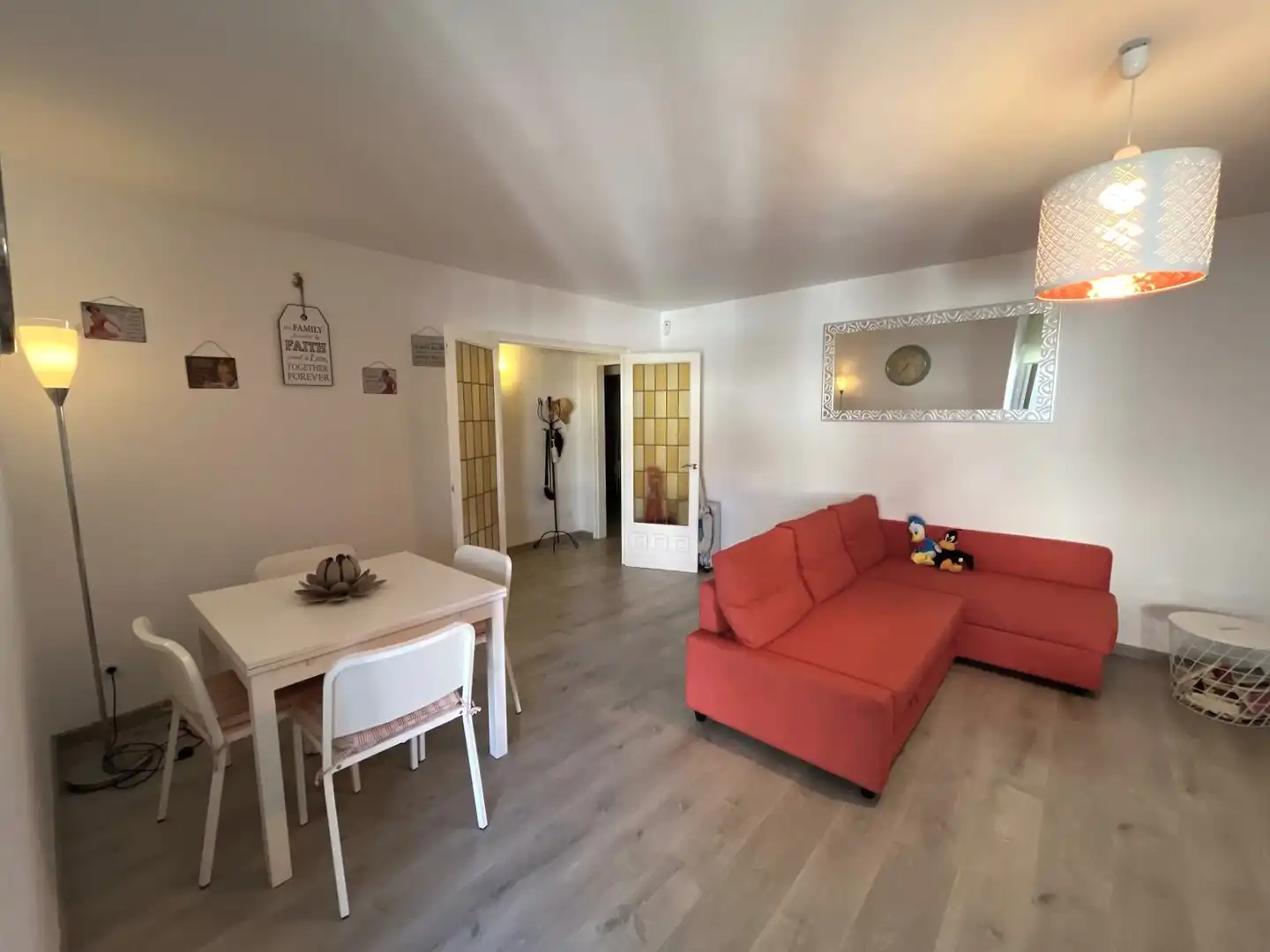 Sala de estar de Piso en venta en Palamós con Calefacción, Parquet y Terraza