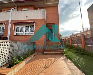 Exterior view of Single-family semi-detached to rent in Cáceres Capital  with Air Conditioner, Heating and Private garden