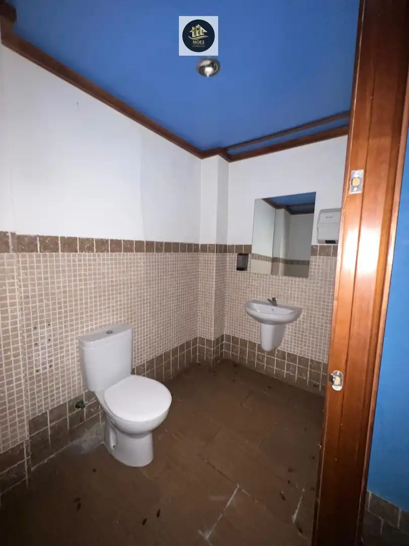 Baño de Local en venta en Jaén