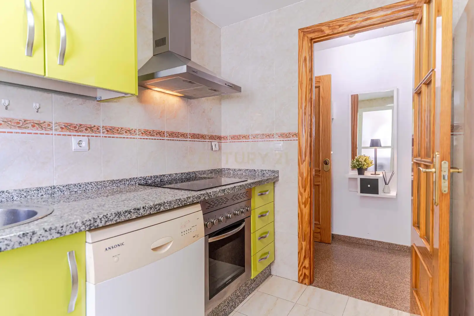 Cuina de Apartament en venda en Churriana de la Vega amb Jardí privat i Piscina comunitària