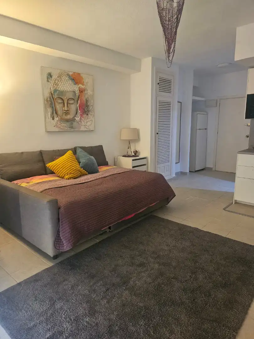 Bedroom of Study for rent in Marbella  with Air Conditioner, Furnished and Community pool