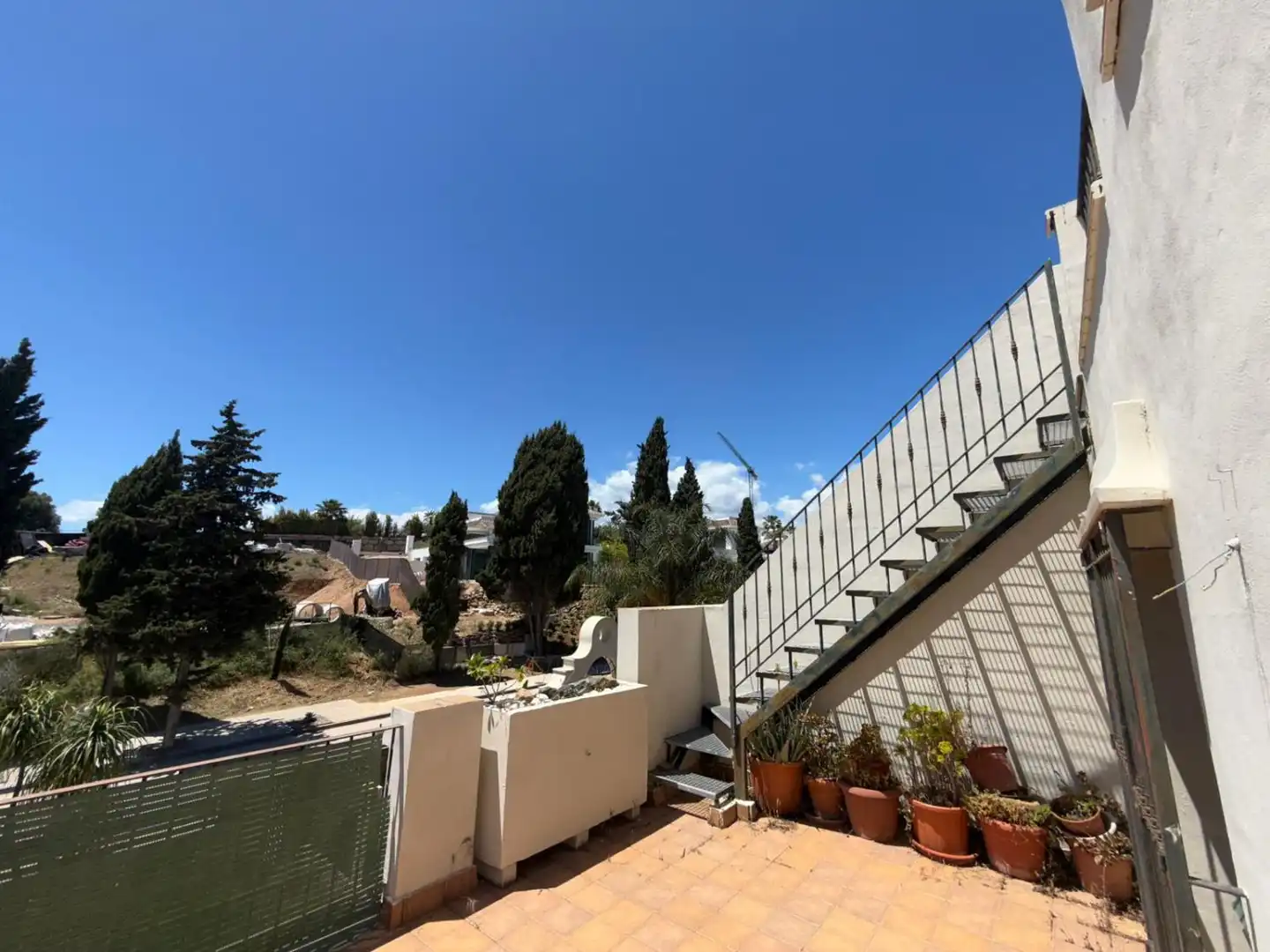 Vista exterior de Casa o xalet en venda en Marbella amb Calefacció, Jardí privat i Terrassa