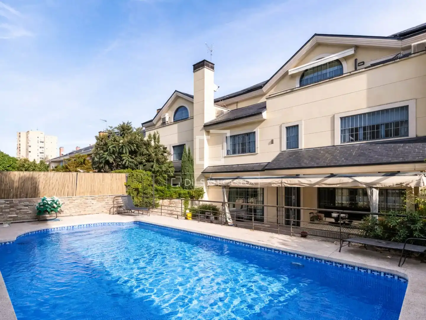 Exterior view of Houses for sale in  Madrid Capital  with Air Conditioner, Heating and Private garden