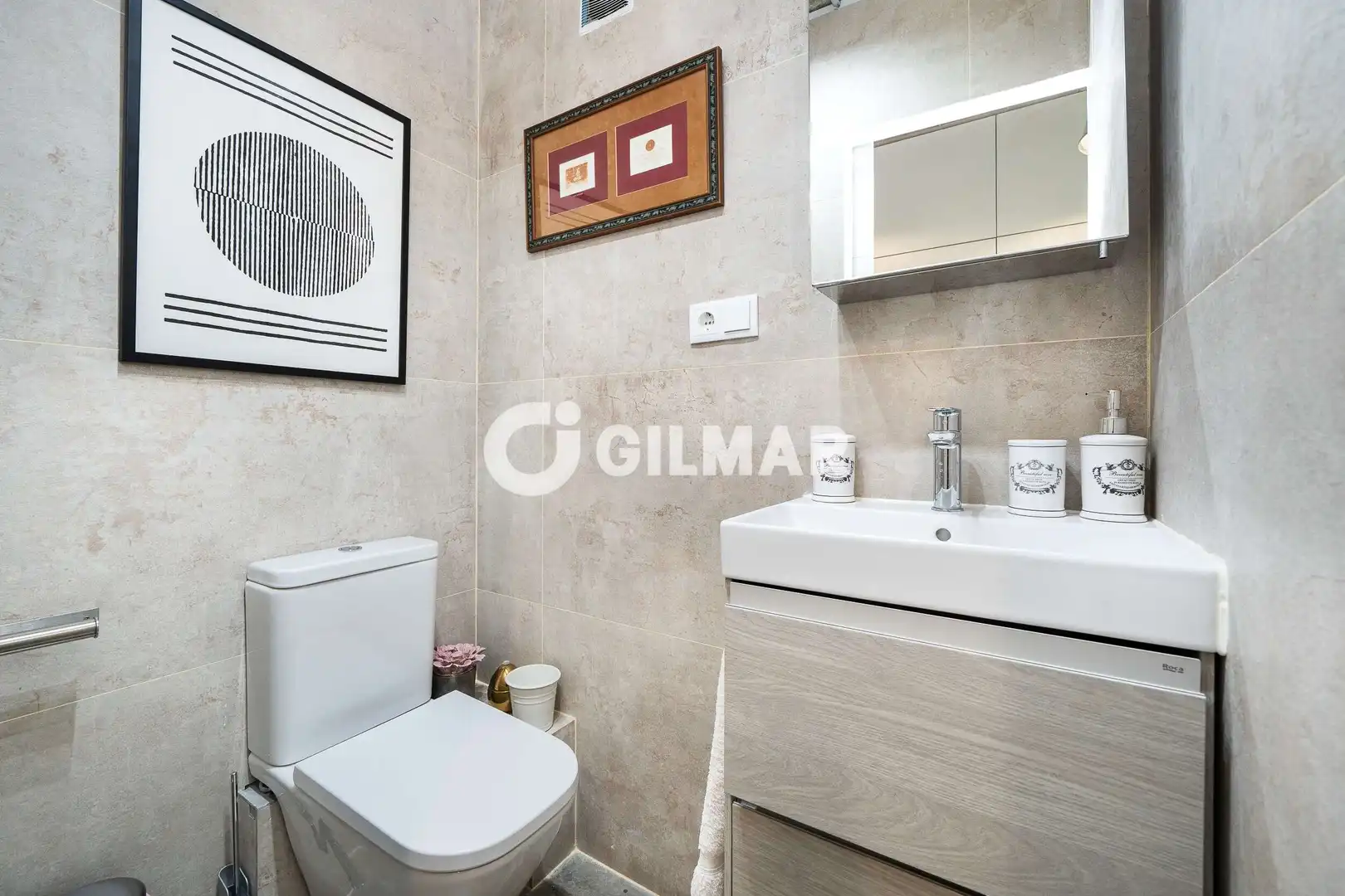Baño de Piso en venta en Madrid con Calefacción y Jardín privado