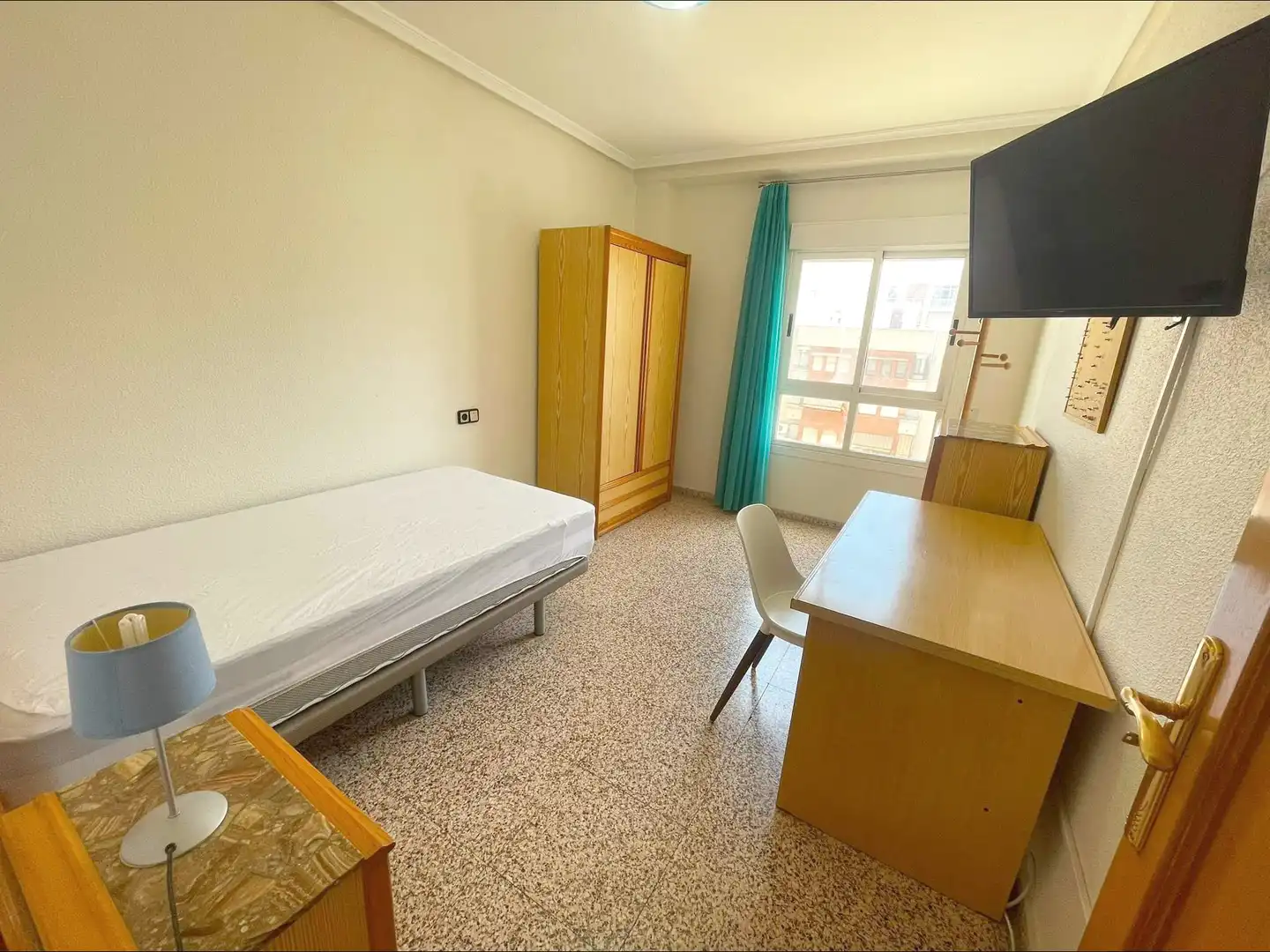 Bedroom of Flat for share in Elche / Elx  with Air Conditioner, Furnished and Balcony