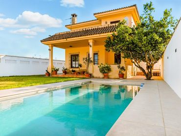 Xalet amb piscina en venda a Núcleo urbano