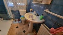 Bathroom of House or chalet for sale in Castellanos de Villiquera