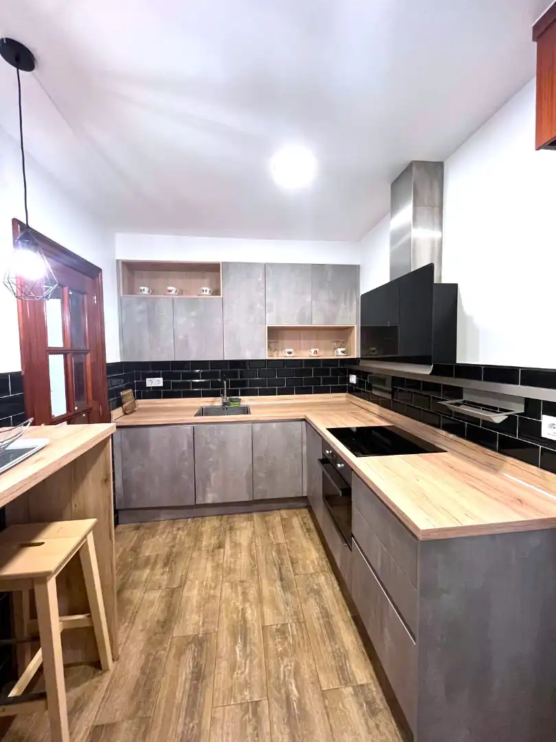 Cocina de Planta baja en venta en Castro-Urdiales con Calefacción, Jardín privado y Parquet