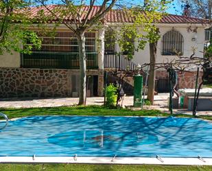 Piscina de Casa o xalet en venda en Villaluenga de la Sagra amb Aire condicionat, Jardí privat i Terrassa