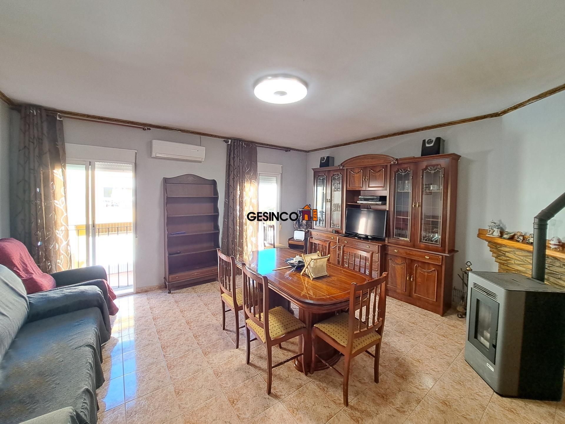 Menjador de Casa adosada en venda en Sellent amb Aire condicionat i Terrassa