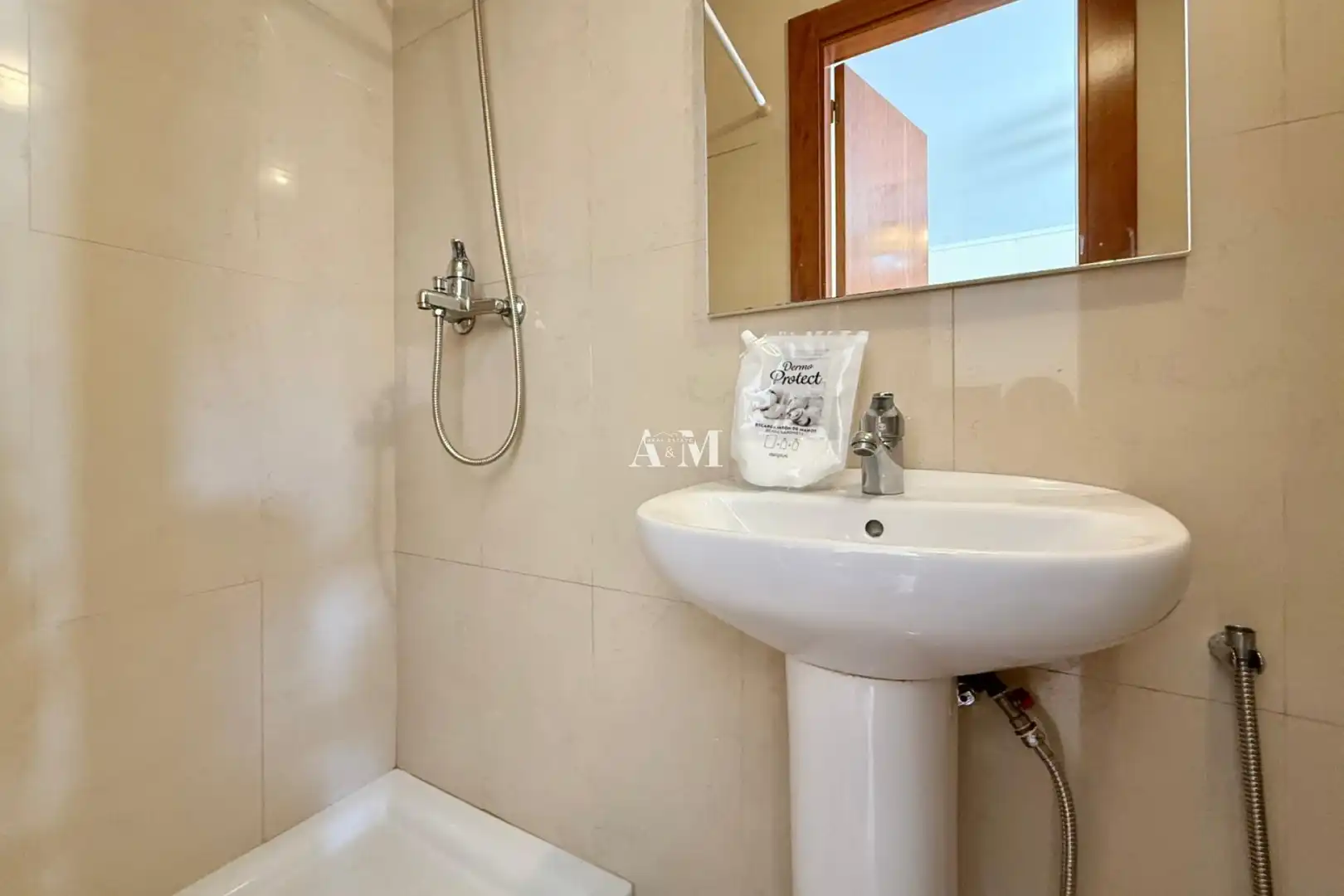 Baño de Casa adosada de alquiler en Rojales con Aire acondicionado, Calefacción y Jardín privado