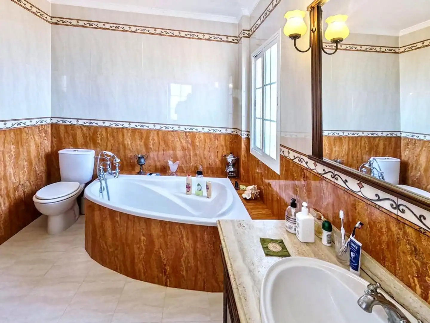 Badezimmer von Haus oder Chalet zum Verkauf in Alhaurín de la Torre mit Privatgarten, Terrasse und Abstellraum