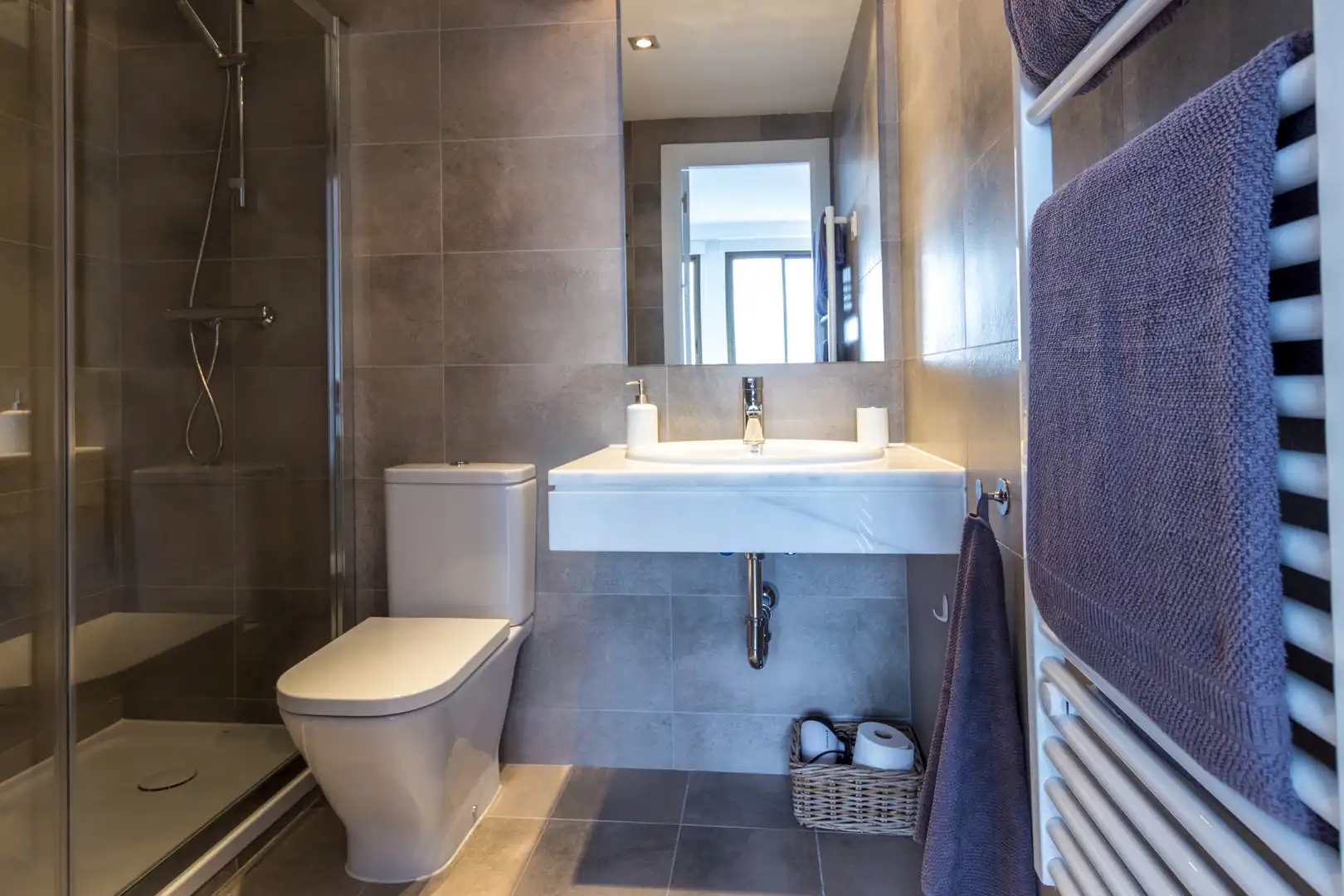 Bathroom of Flat for rent in Madrid  with Air Conditioner, Heating and Furnished