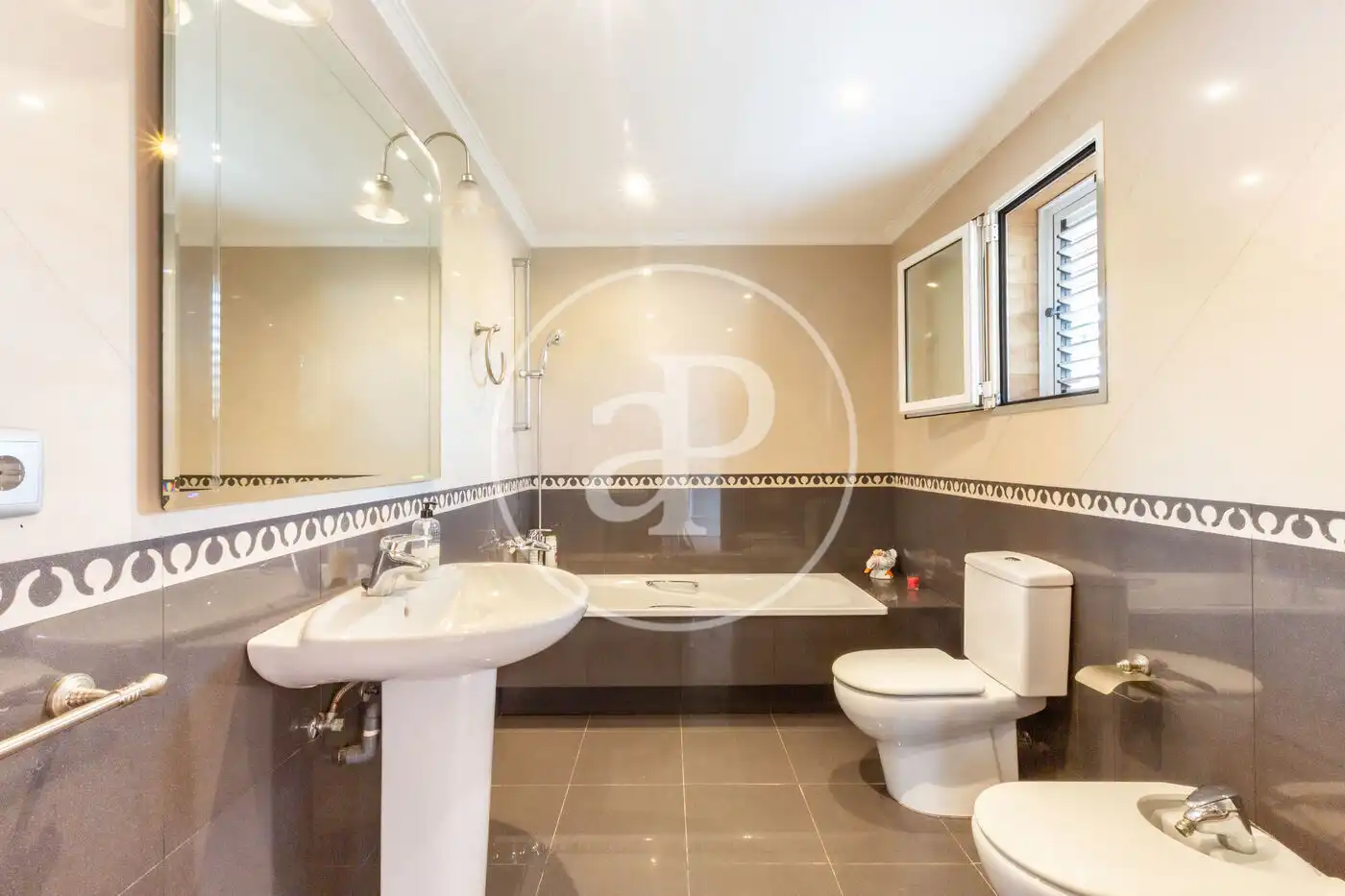Bathroom of Houses for sale in Sagunto / Sagunt  with Air Conditioner, Heating and Private garden