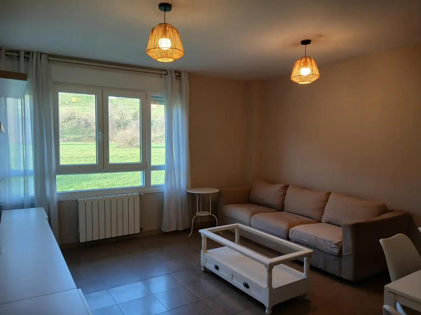 Sala de estar de Piso en venta en Santa María de Cayón con Calefacción, Trastero y Amueblado