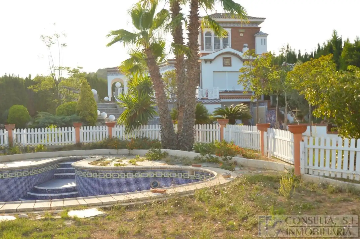 Vista exterior de Casa o xalet en venda en Vinaròs amb Jardí privat, Terrassa i Piscina
