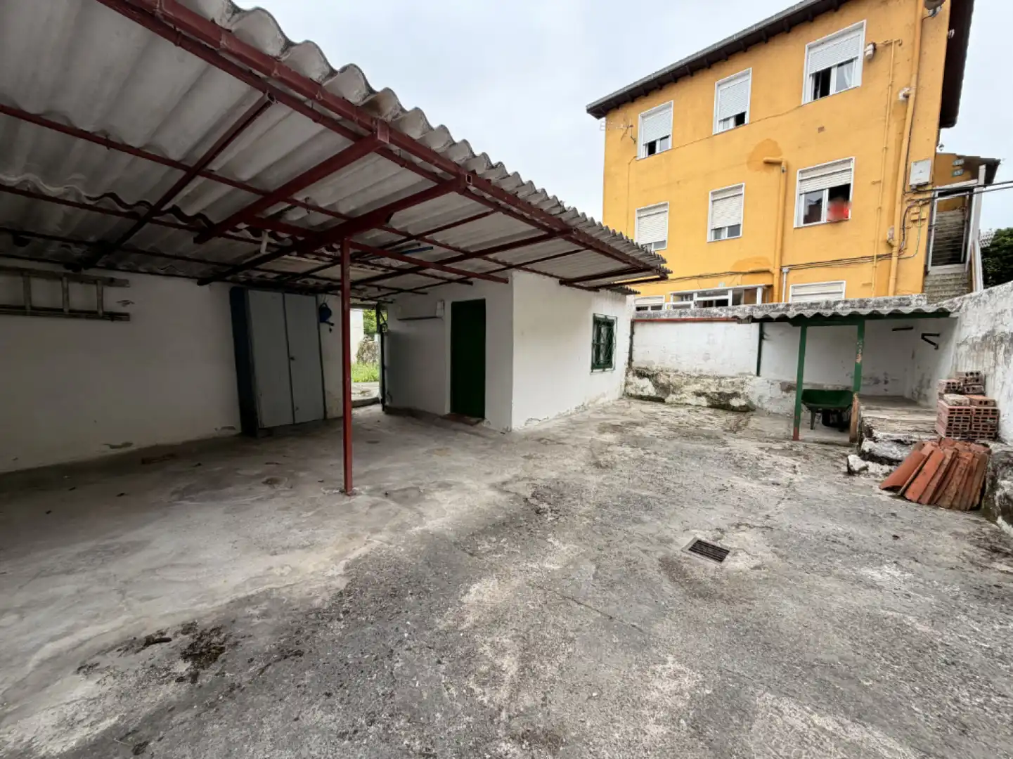 Vista exterior de Residencial en venta en Torrelavega 