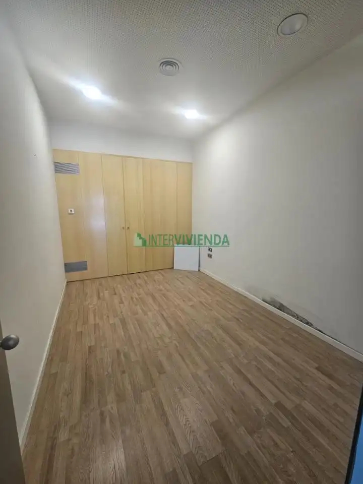 Bedroom of Commercial properties for rent in Vigo   with Air Conditioner