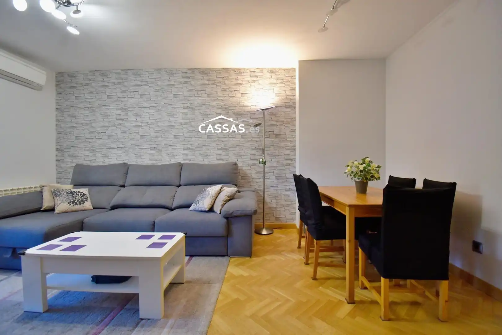 Living room of Flat for sale in Torrejón de Ardoz  with Air Conditioner, Heating and Parquet flooring