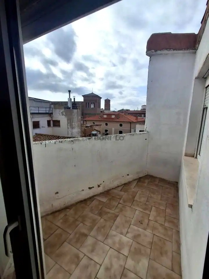Terraza de Dúplex en venta en Teruel con Calefacción, Terraza y Amueblado