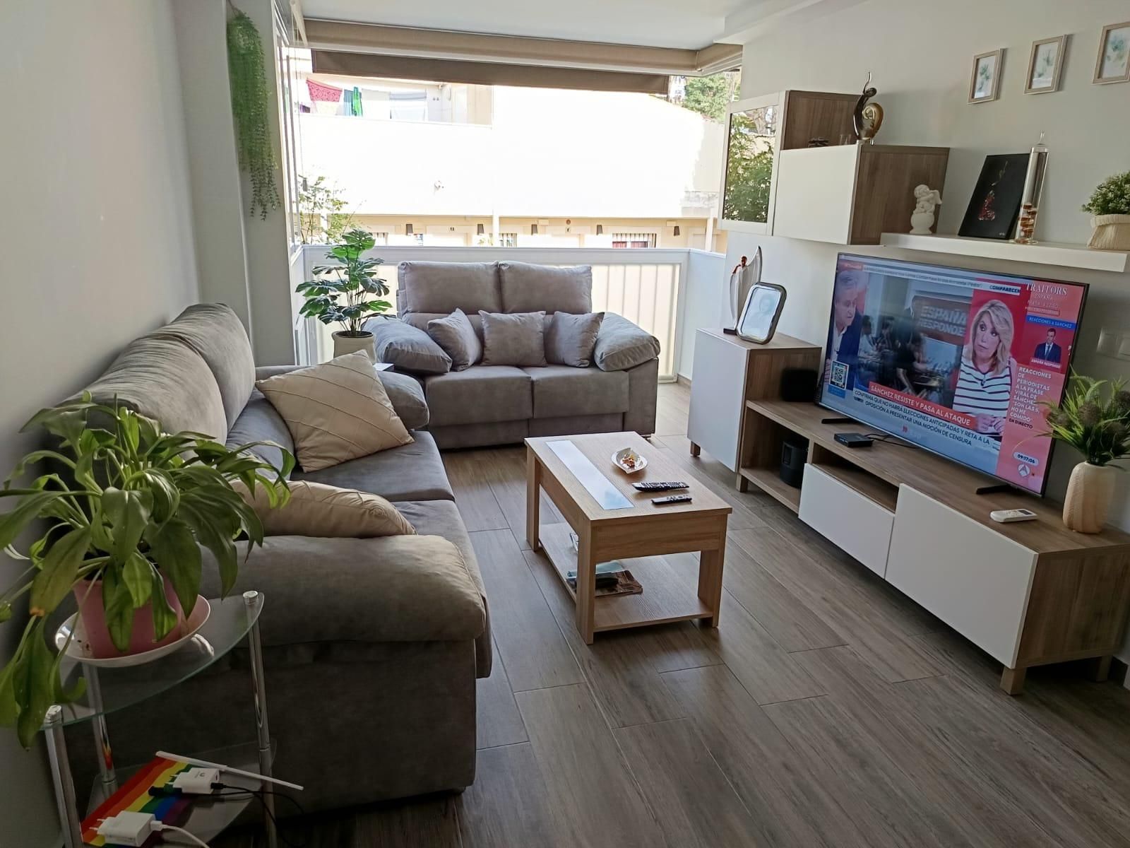 Sala d'estar de Apartament en venda en Torremolinos amb Aire condicionat