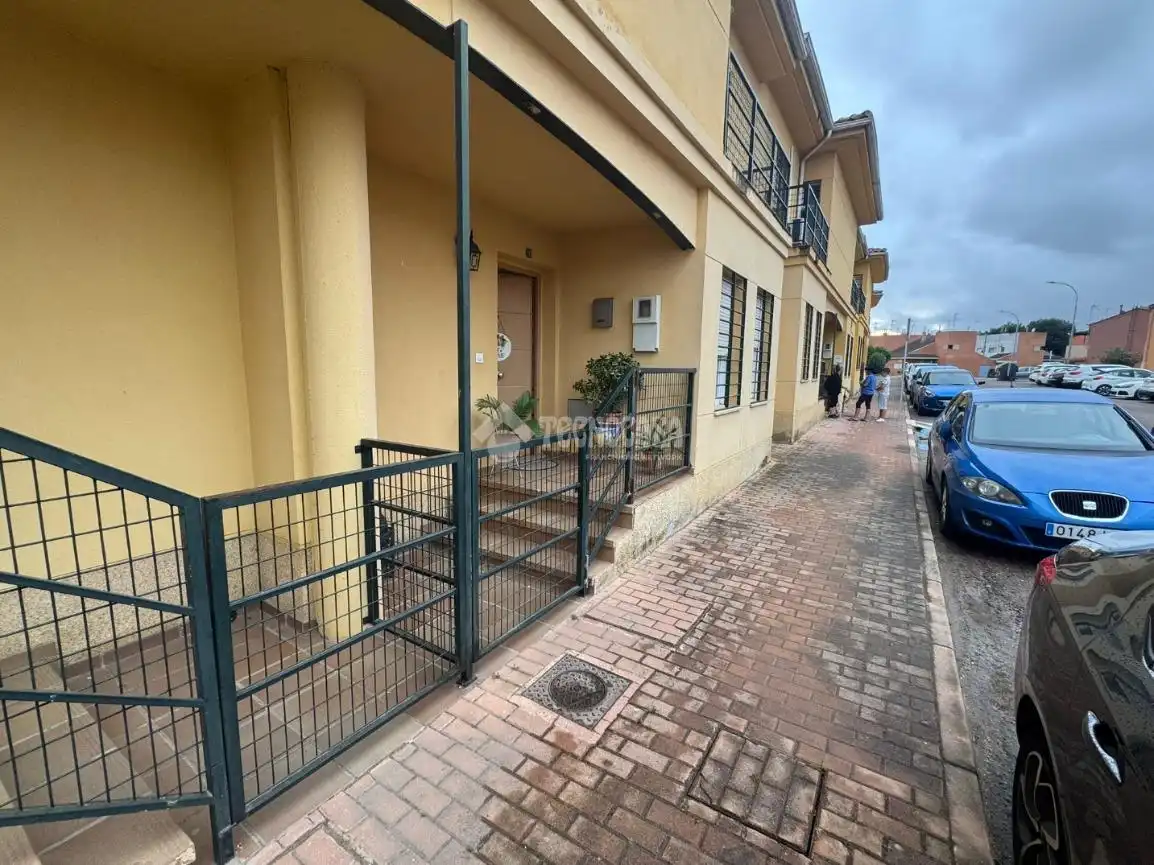 Vista exterior de Casa o xalet en venda en Badajoz amb Aire condicionat, Calefacció i Terrassa