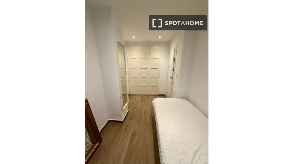 Bedroom of Flat for rent in Valencia  with Air Conditioner, Heating and Furnished