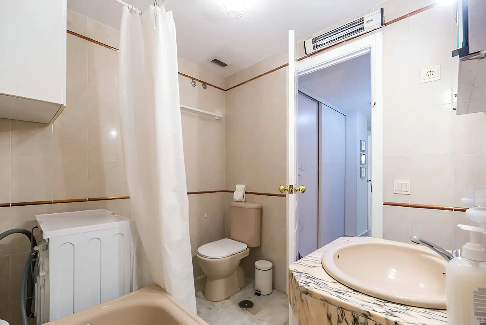 Baño de Planta baja en venta en Benalmádena con Aire acondicionado, Terraza y Piscina