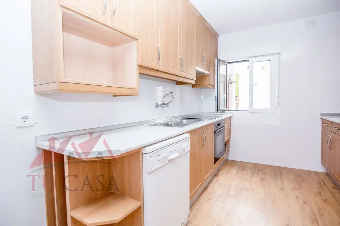Cocina de Piso de alquiler en Toledo con Balcón