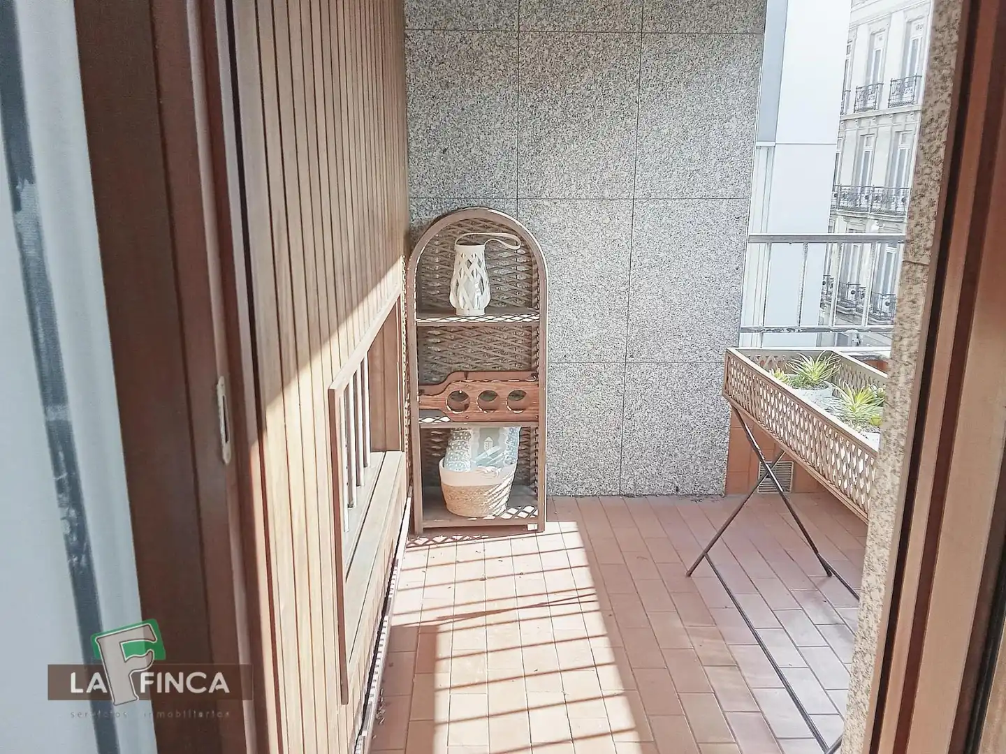 Terrassa de Oficina de lloguer en Oviedo  amb Calefacció i Terrassa