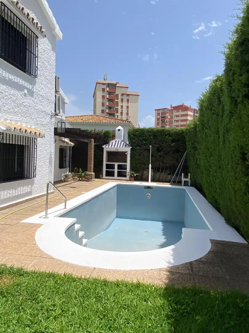 Swimming pool of Houses for sale in Fuengirola  with Air Conditioner, Private garden and Swimming Pool