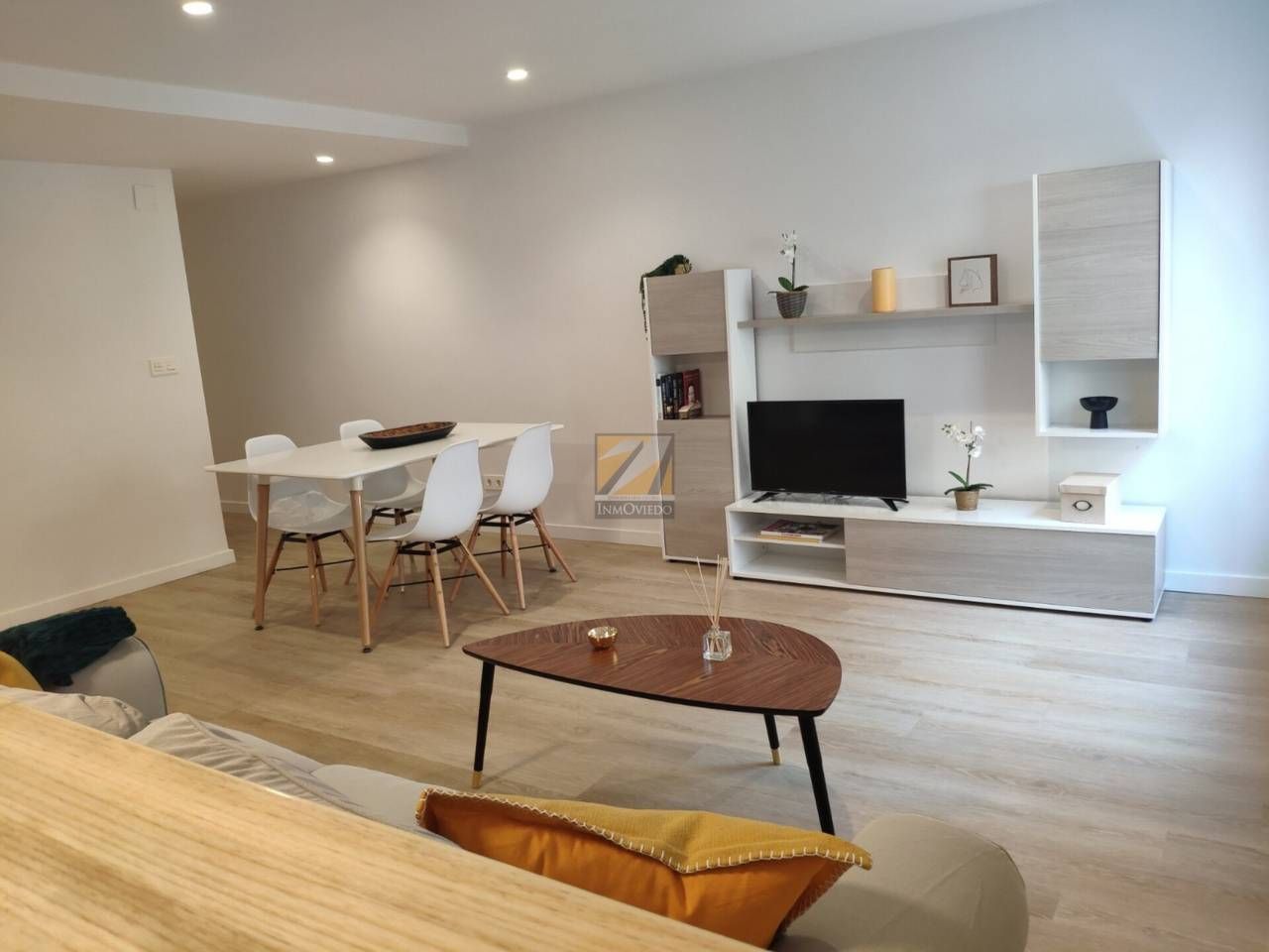 Living room of Flat to rent in Oviedo   with Heating and Parquet flooring