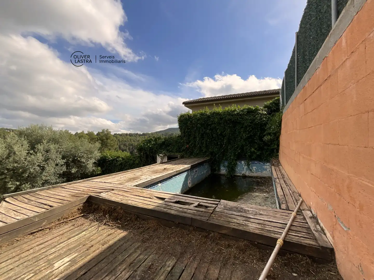Piscina de Casa o chalet en venta en Corbera de Llobregat con Aire acondicionado, Jardín privado y Parquet